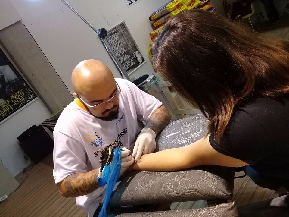 Tattoo Solidária incentiva doações de agasalhos no Via Vale