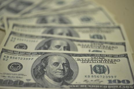Dólar sobe 2,20% com aumento da tensão comercial entre EUA e China