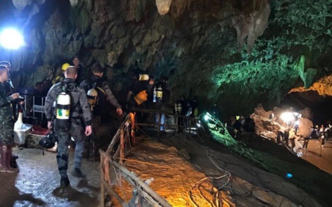 8 meninos já foram resgatados da caverna na Tailândia