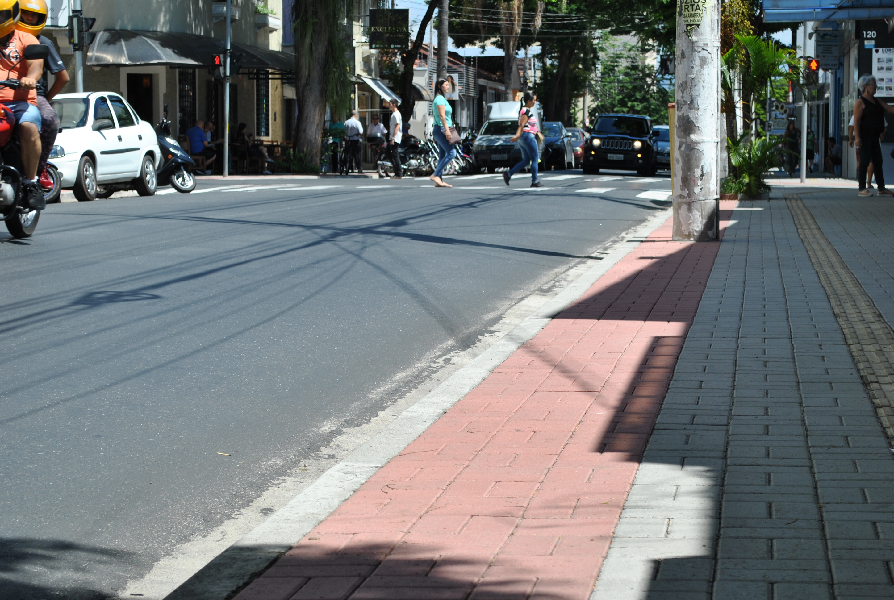 Rua XV de Novembro funciona em meia pista hoje