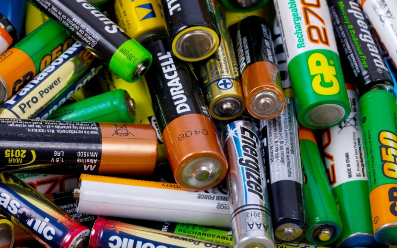 Secretaria de Meio Ambiente de Taubaté estimula o descarte correto de pilhas e baterias