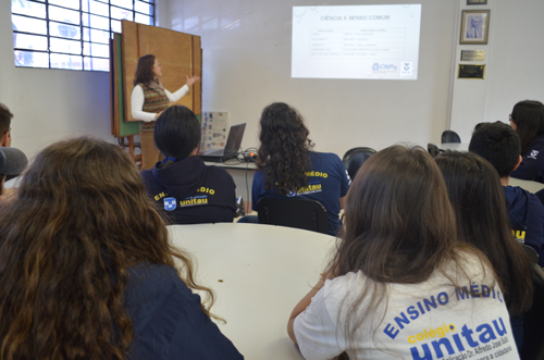 Alunos da Escola de Aplicação Unitau recebem bolsa de Iniciação Científica Júnior