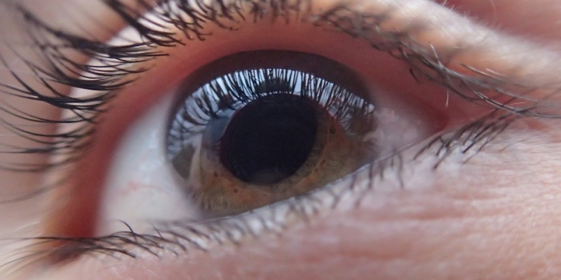 Como o sarampo afeta os olhos?