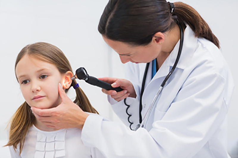 Alunos de Medicina realizam campanha de combate à surdez