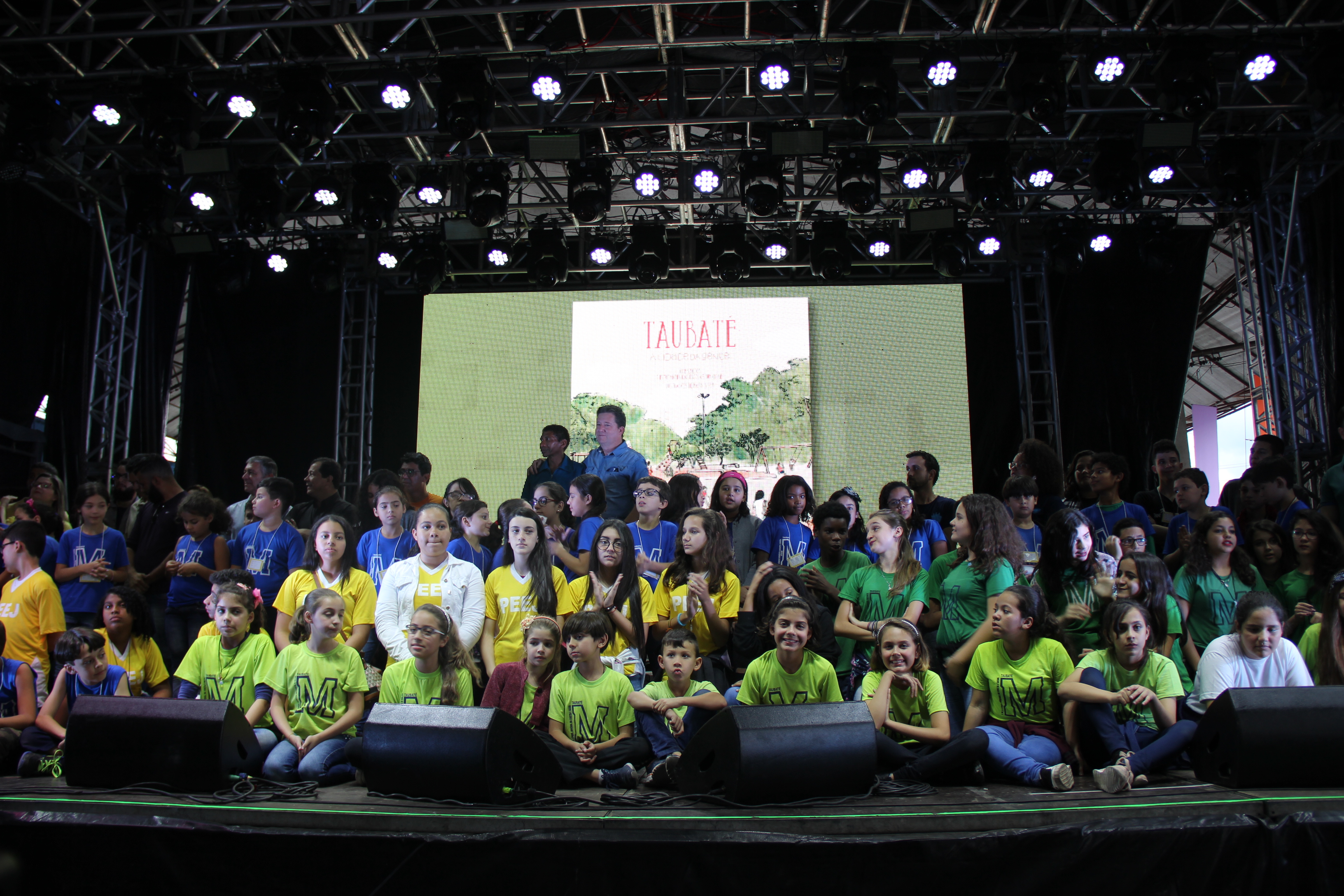 Estudantes lançam livro “Taubaté – A cidade da Gente”