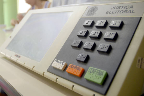 Eleitor que não votou no primeiro turno deve ir às urnas no domingo