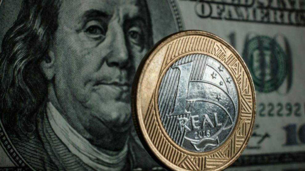 Dólar tem nova queda e fecha no menor valor desde 3 de agosto