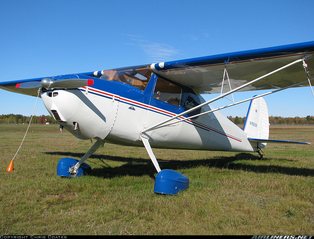Avião de pequeno porte cai na zona norte de São Paulo