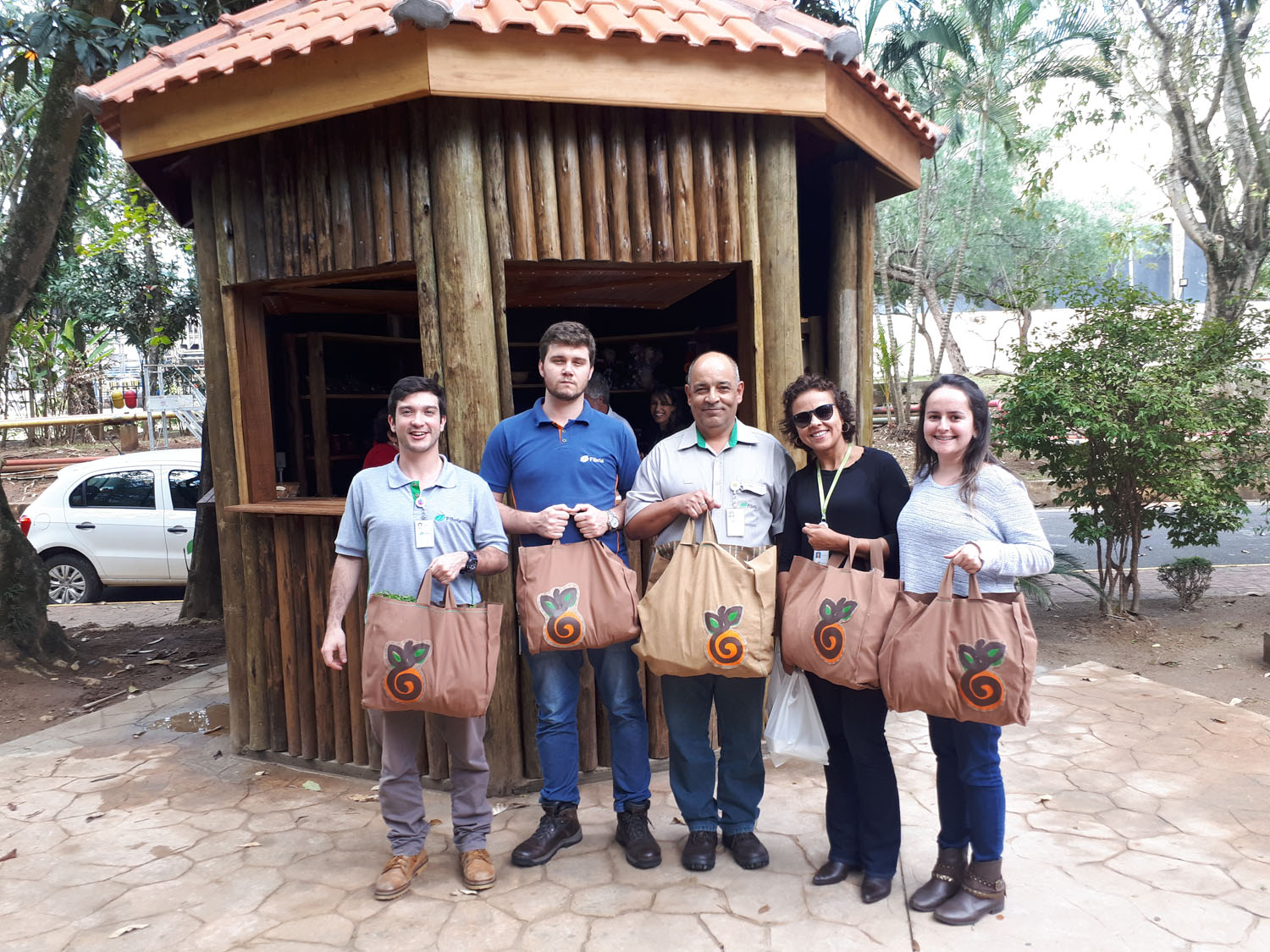 Fibria incentiva empregados a aderirem à alimentação saudável, com feira de produtos agroecológicos dentro da sua unidade em Jacareí