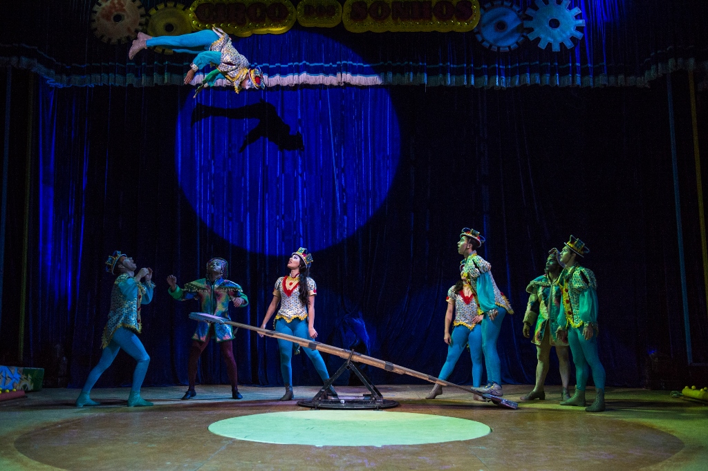 Pindamonhangaba recebe o espetáculo “Alakazan – A Fábrica Mágica”