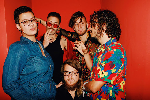 Francisco, el hombre entra na reta final da turnê do disco SOLTASBRUXA com show em Taubaté