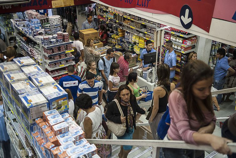 Mercado reduz de 4,43% para  4,40% estimativa de inflação