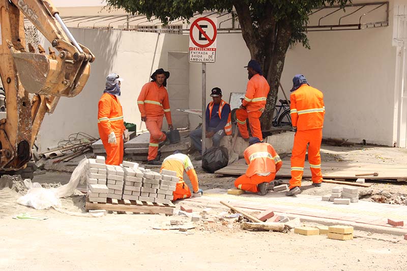 Rua Anízio Ortiz tem trecho interditado