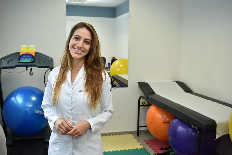 Recuperação cardiorrespiratória é área de atuação de ex-aluna  da Fisioterapia