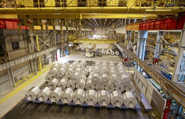 Novelis anuncia investimento de R$ 650 milhões para aumento da capacidade de laminação e reciclagem de alumínio no Brasil