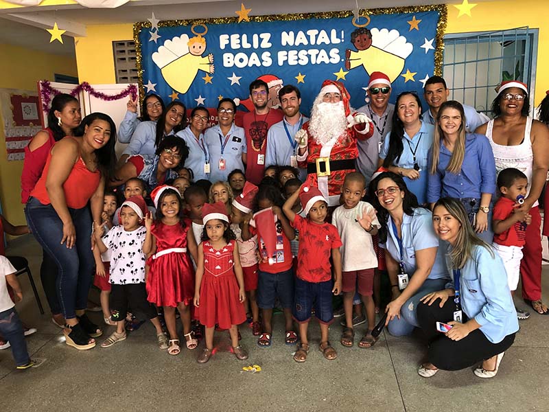 Colaboradores da Ford alegram o natal de cerca de 2.500 crianças