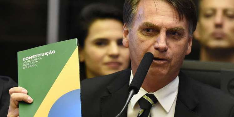 Bolsonaro acaba com  o Ministério do Trabalho
