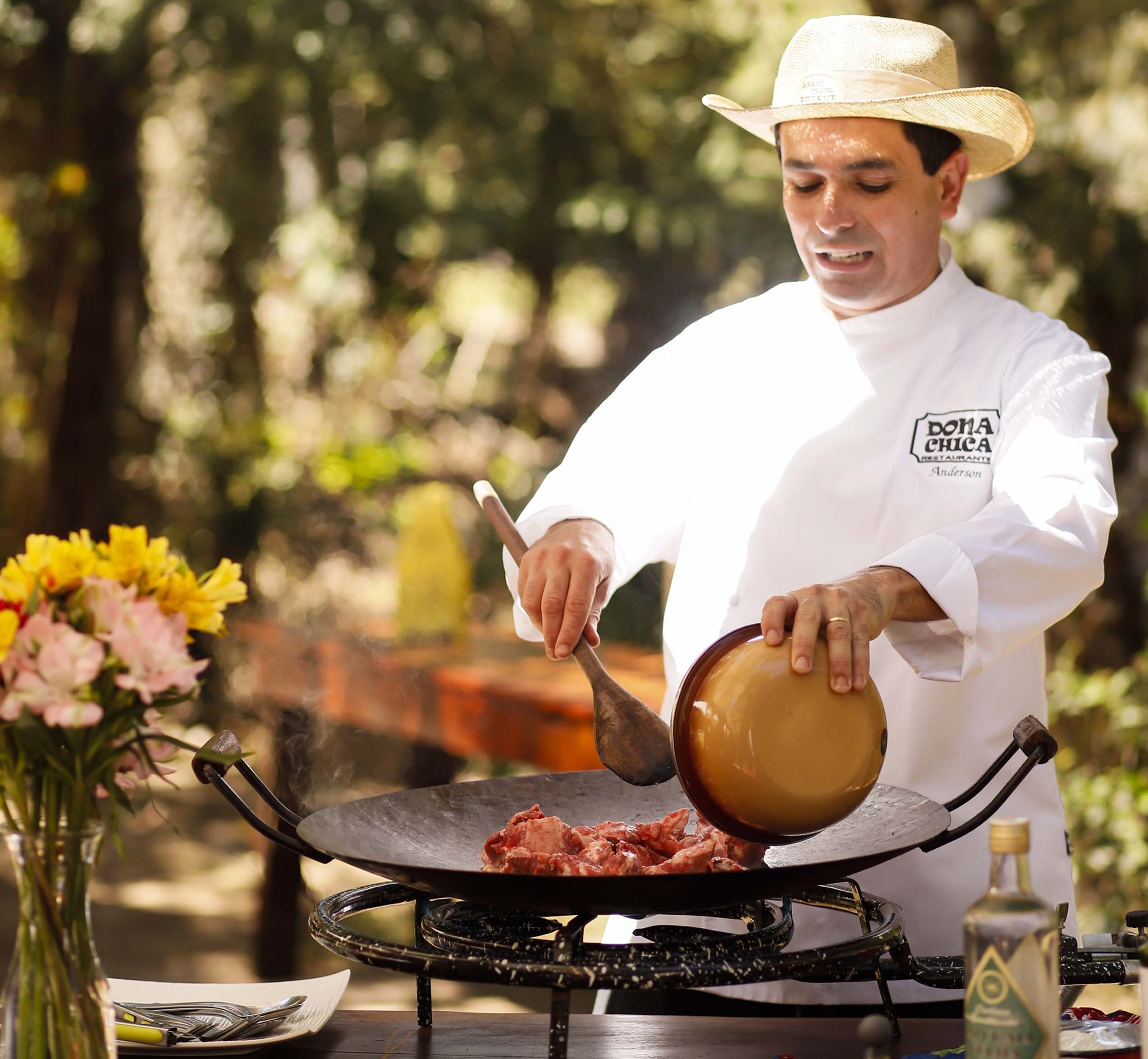 Restaurante Dona Chica comemora cinco anos com programação diferenciada
