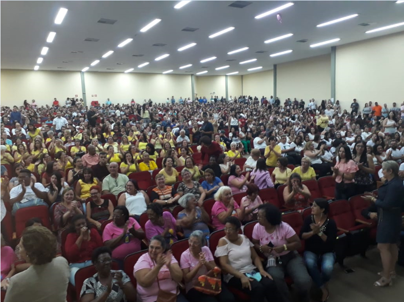 Escola Municipal do Trabalho faz Formatura