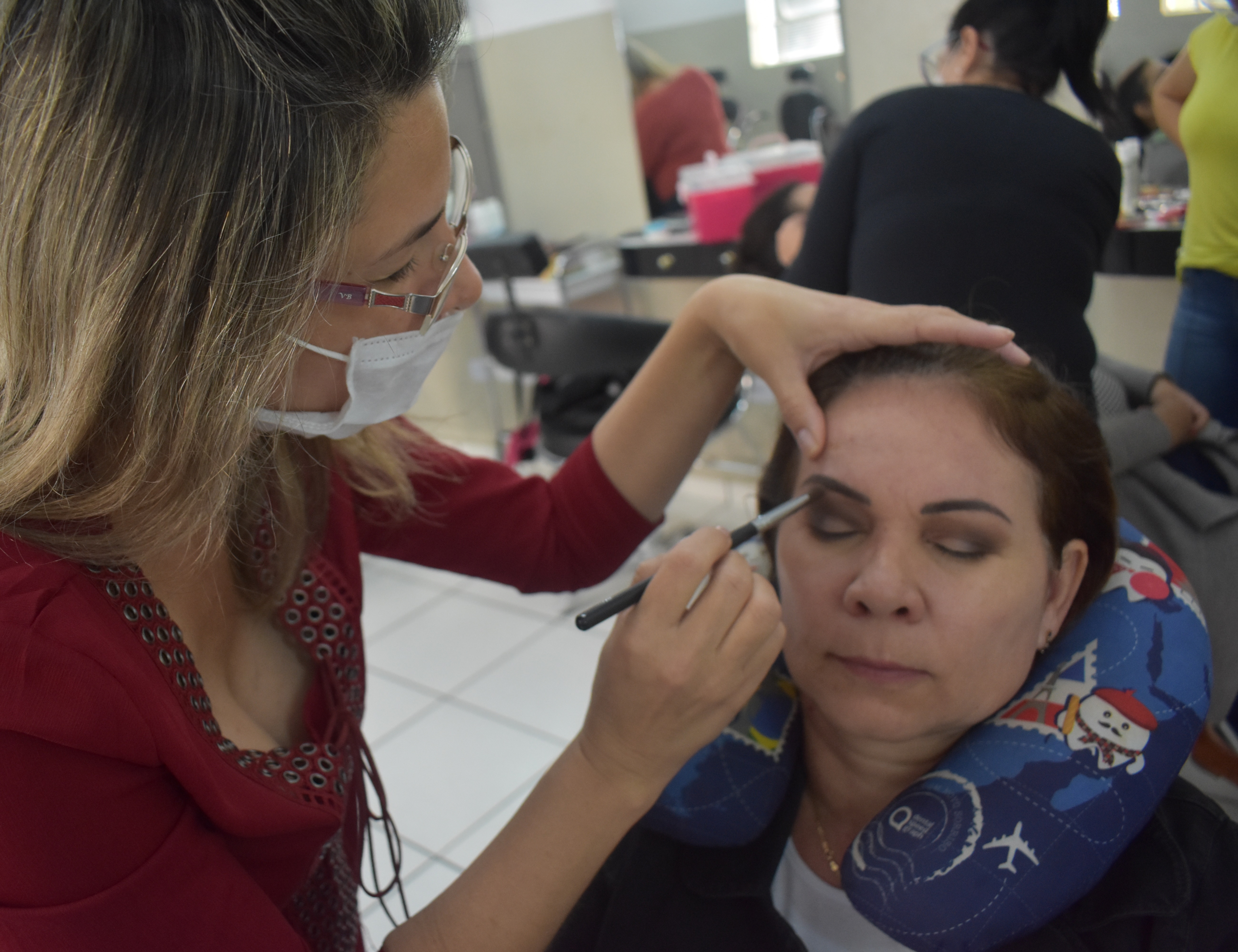 Escola do Trabalho oferece 106 vagas para cursos de beleza e tecnologia