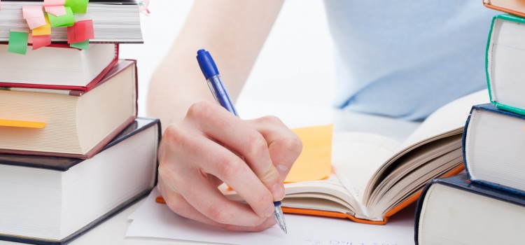 Simube publica edital para concessão de bolsas de estudo