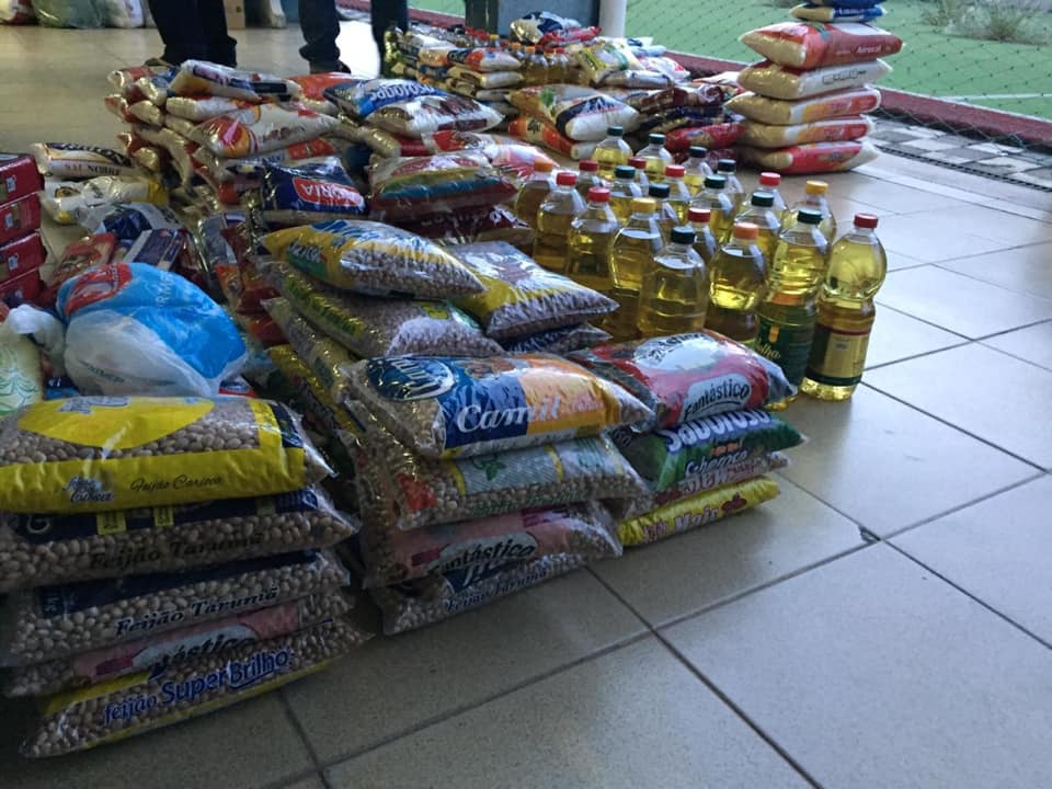 Meninos do Taubaté ajudam a arrecadar 7 toneladas de alimentos