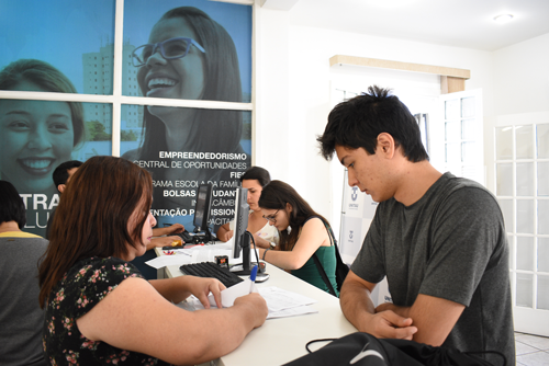 Unitau tem mais de 300 vagas do FIES para novos contratos