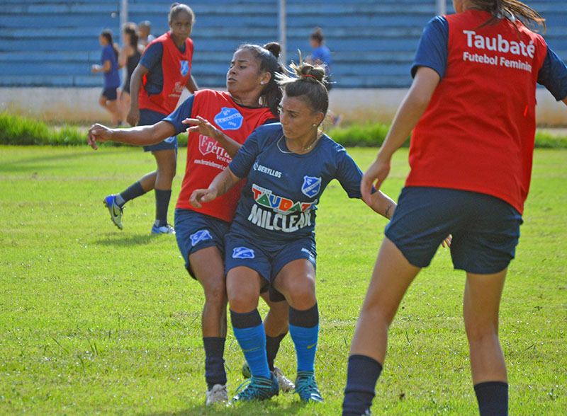 Capitã do Taubaté, Sabrina destaca pré-temporada e amadurecimento da equipe