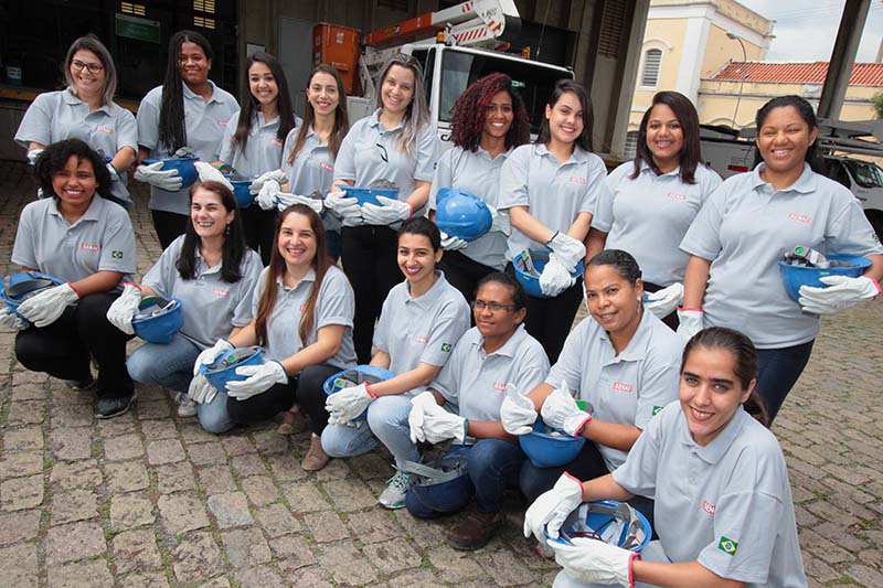 Taubaté recebe formatura da primeira turma exclusiva para mulheres da Escola de Eletricistas da EDP no Vale do Paraíba
