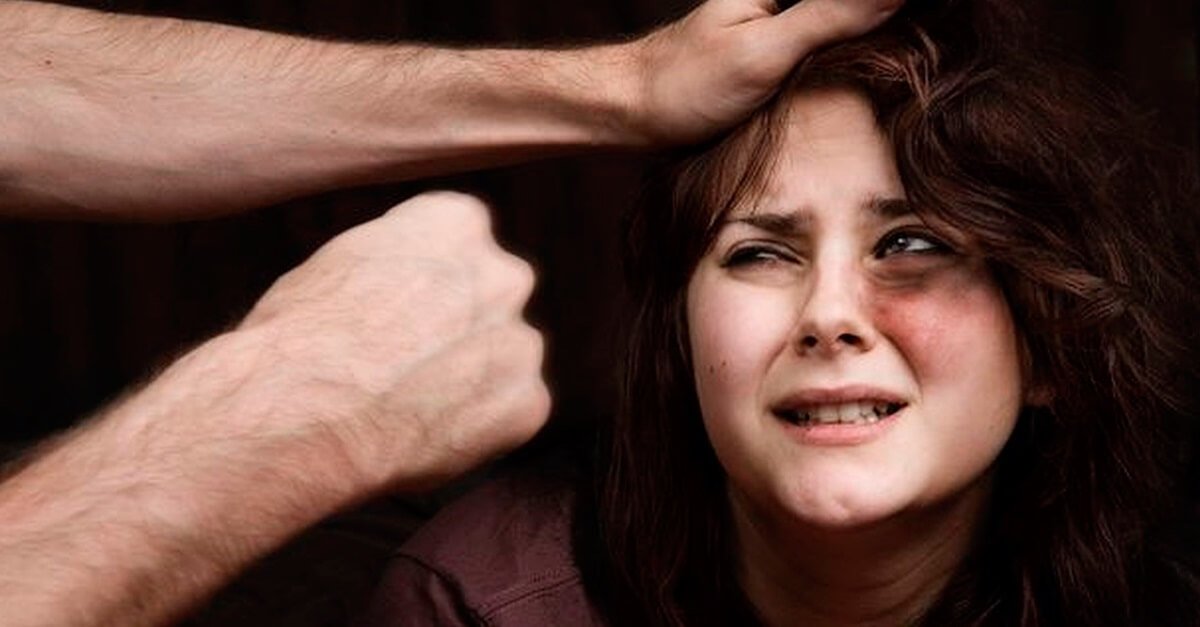 536 mulheres foram agredidas a cada hora no Brasil em 2018, diz estudo