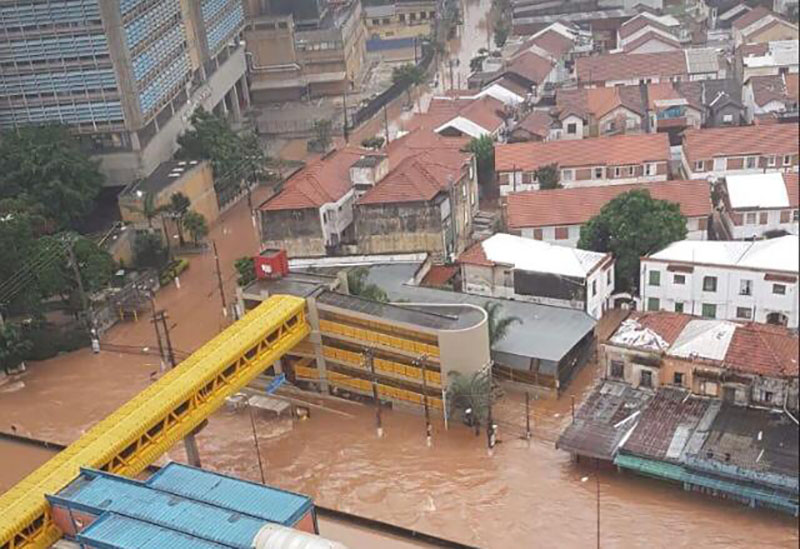 Chega a 12 o número de mortos por causa de forte chuva em SP