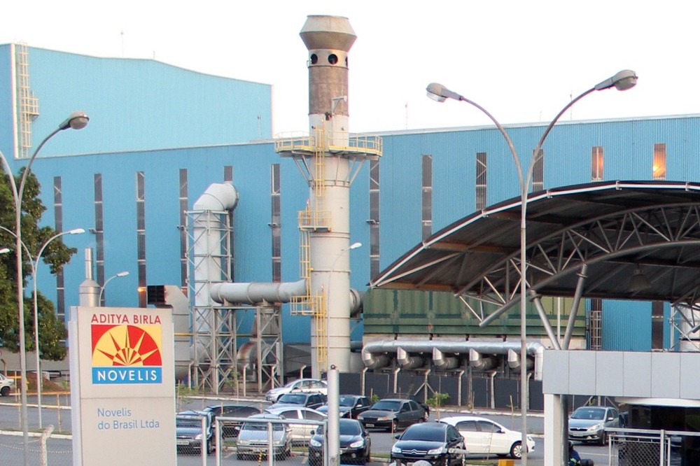 Novelis anuncia investimento de R$ 650 milhões para aumento da capacidade de laminação e reciclagem de alumínio no Brasil