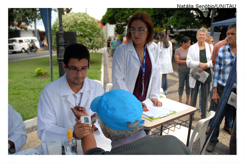 Unitau leva cursos de extensão para praça de Taubaté