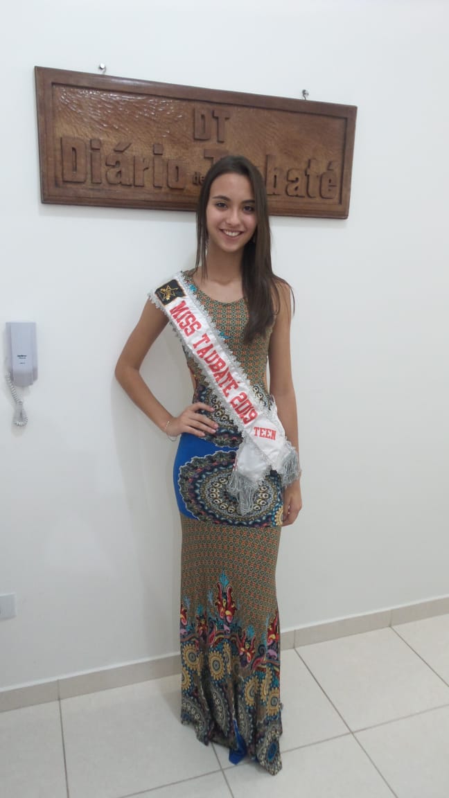 Giulianne Marcondes Furquim é a Miss Taubaté Infantil Teen