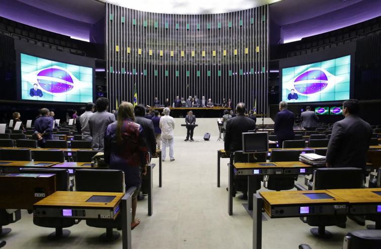 Há 50 anos, AI-5 suspendia direitos políticos no país