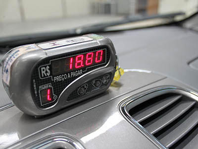 Ipem-SP realiza verificação anual de taxímetro em Taubaté