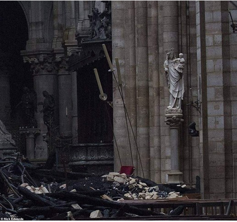 Macron diz que Notre-Dame pode ser reconstruída em até cinco anos