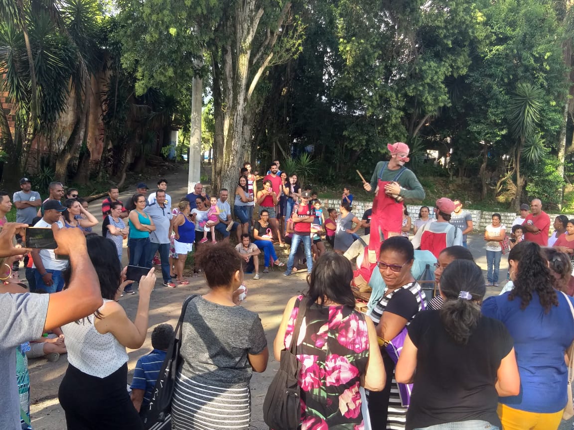 Praça Santa Terezinha recebe teatro gratuito neste domingo
