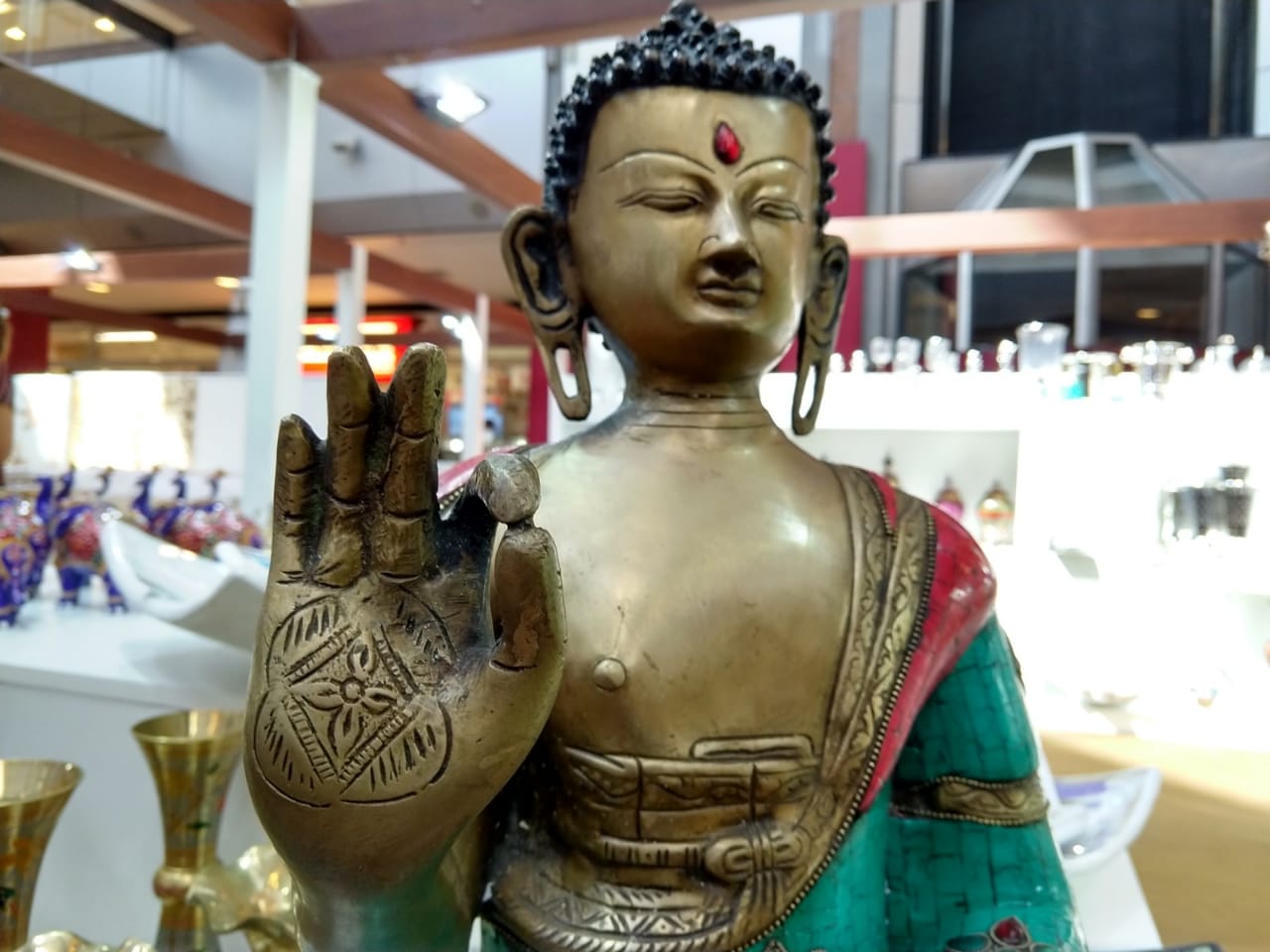 Feira traz encantos do milenar artesanato indiano ao Colinas Shopping