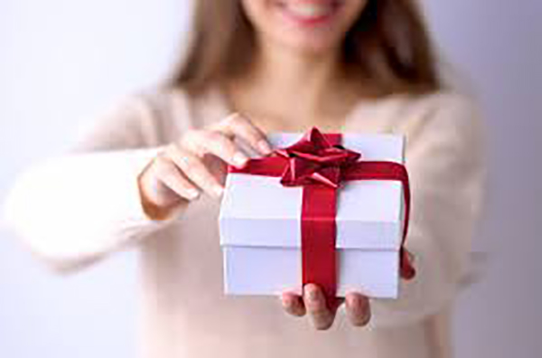 Dia das Mães deve movimentar 24 bilhões de reais no varejo, mostra pesquisa