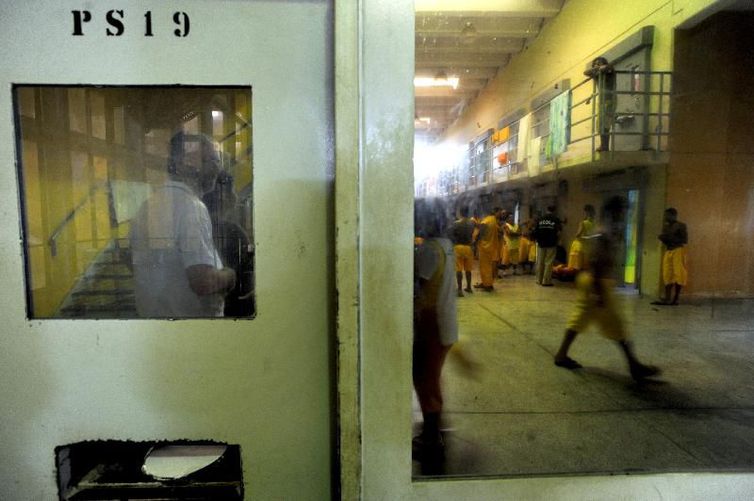 SP gasta R$ 76 milhões por mês com presos provisórios, segundo estudo