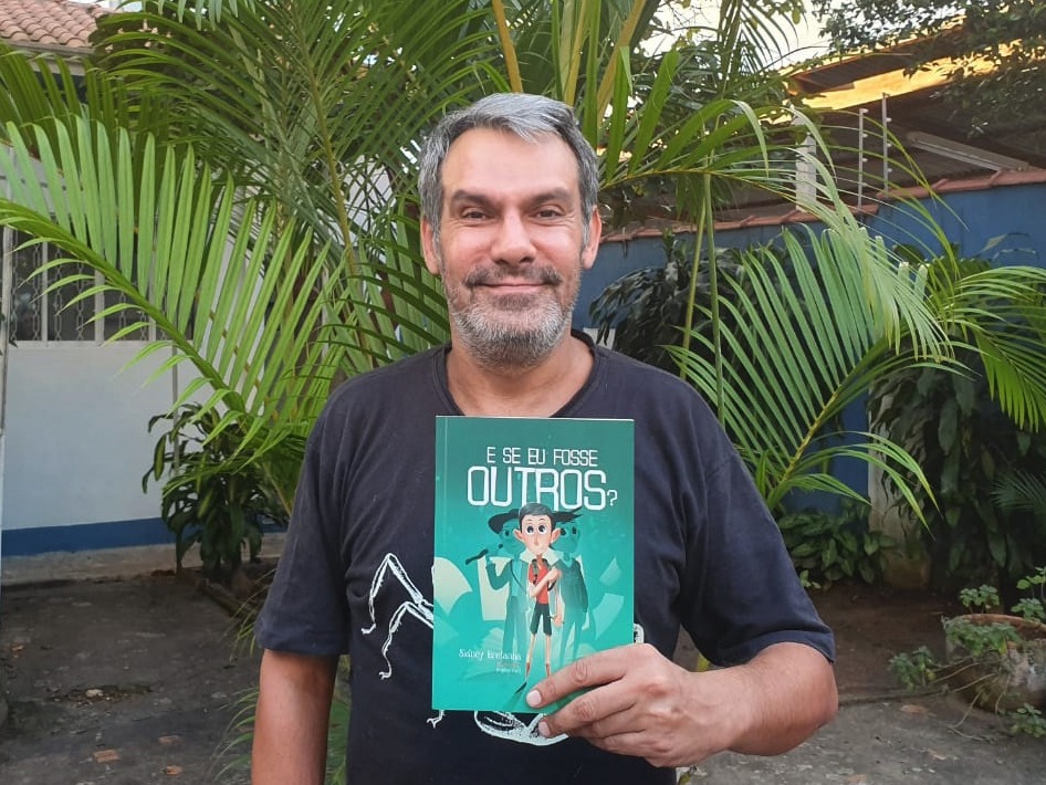 Aluno de Letras lança segundo livro de literatura infantil