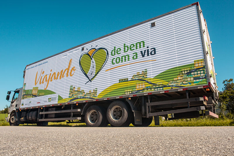 Projeto itinerante usa teatro para conscientizar crianças no trânsito