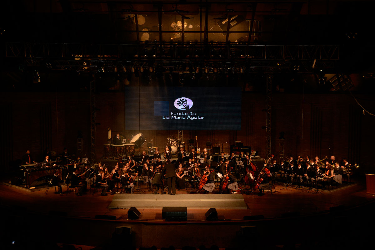 Maestrina Mônica Giardini será a regente da Orquestra Livre Infantojuvenil da FLMA em concerto especial