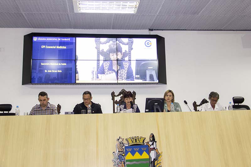 Secretário afirma que houve atrasos de poucos dias no pagamento de médicos terceirizados