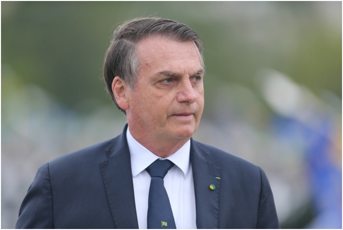 Bolsonaro entrega a Maia projeto que dobra limite de pontos para infrator de trânsito