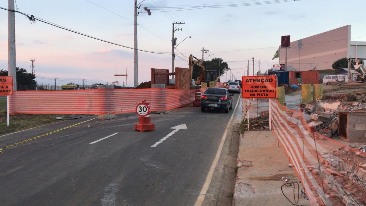 Avenida em Taubaté tem trecho interditado