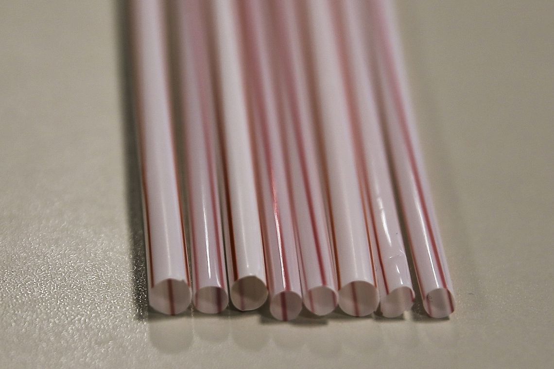 Alesp aprova proibição de canudos de plástico em todo o estado