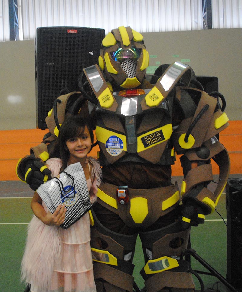 Maio Amarelo encerra atividades com escolha do nome do robô do trânsito