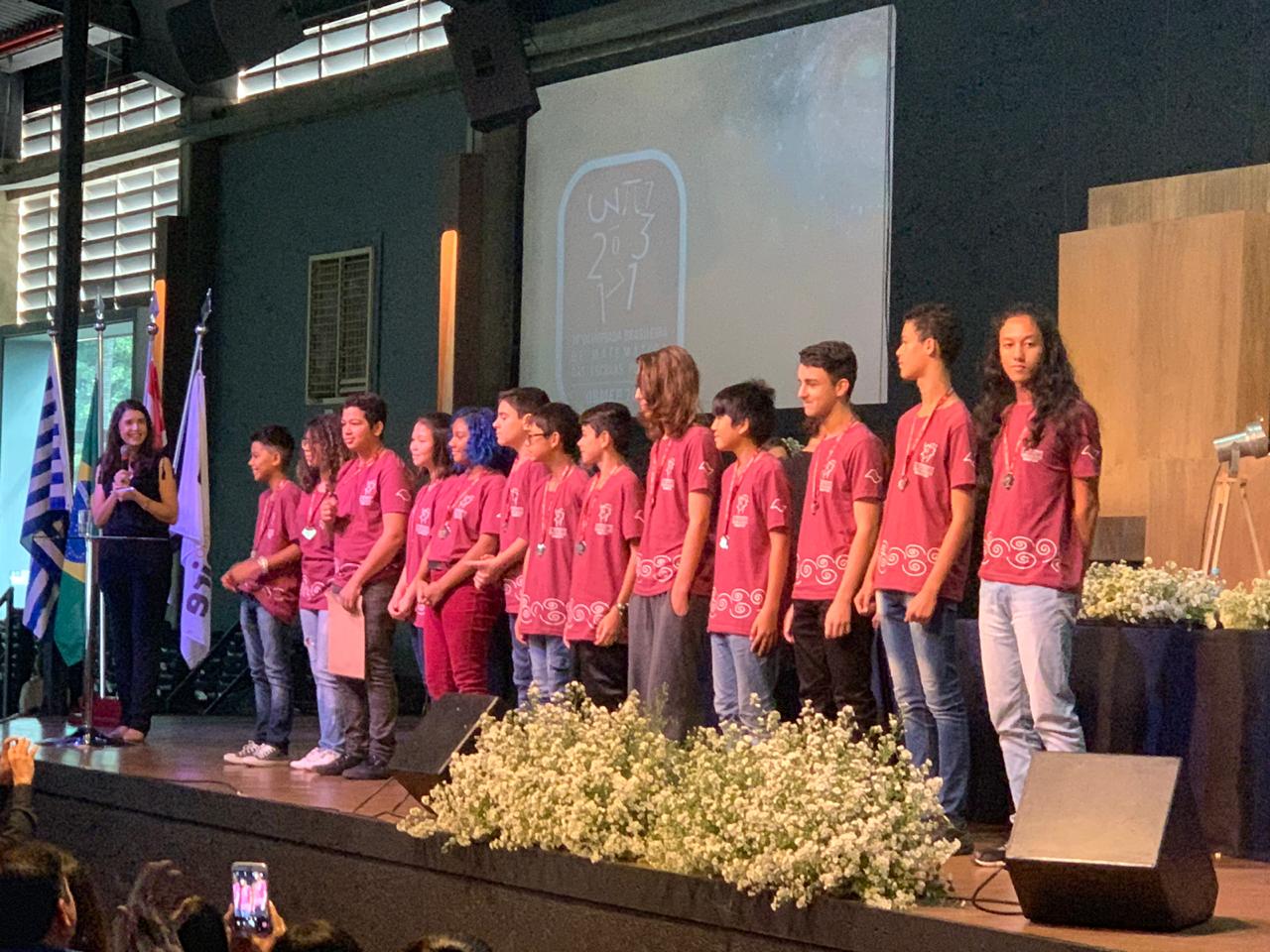 Alunos do Ezequiel recebem medalhas de Olimpíada de Matemática